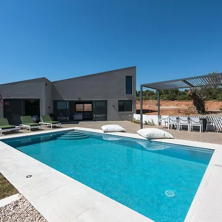 Villa #luxlikehome Theeta Pefko *
