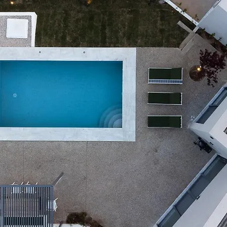 Villa #luxlikehome Theeta Pefko *